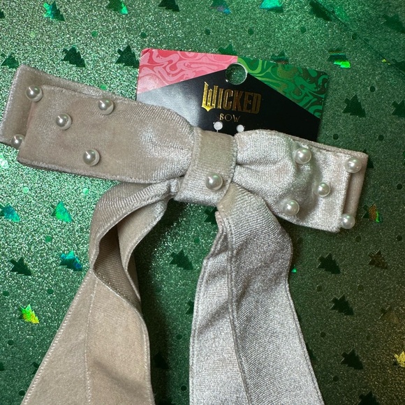 Wicked Champagne colored bow barrette with faux pearl beads.  NWT - Picture 3 of 4